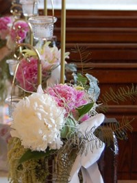 チャペルをお花で装飾アップ、千葉や幕張、アンソレイエ